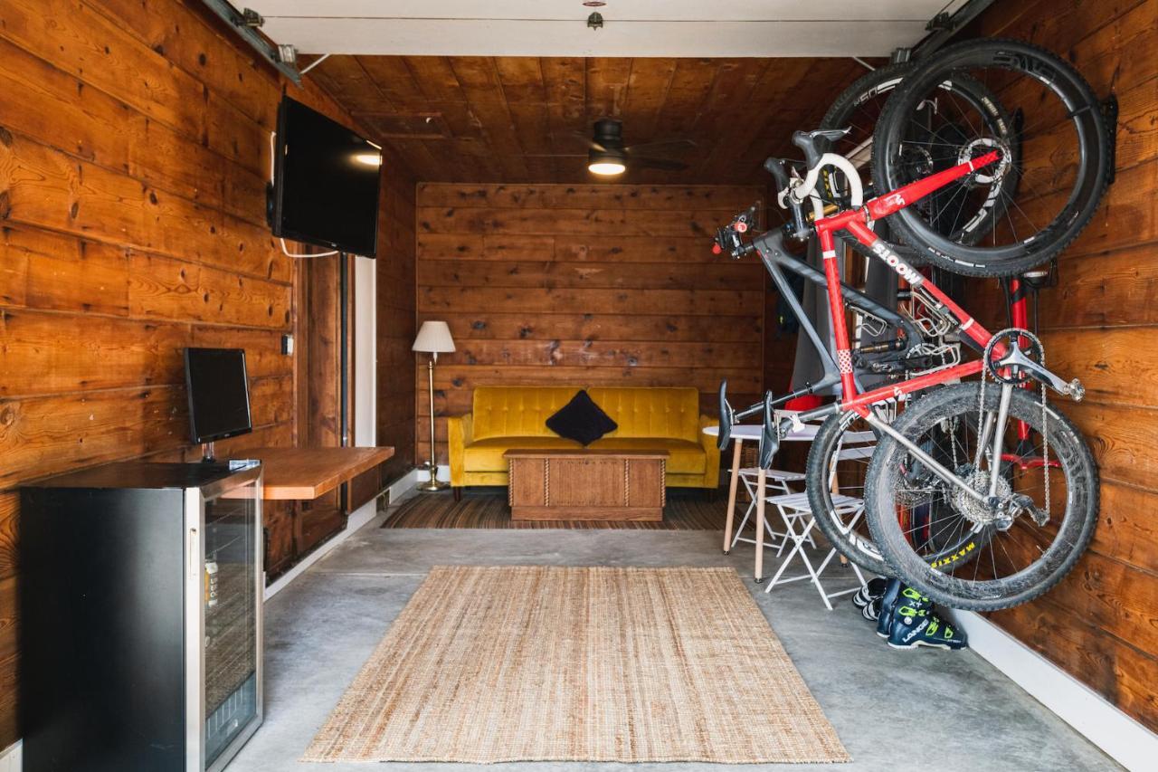 Left Coast Lodge - Pet Friendly Систерс Экстерьер фото