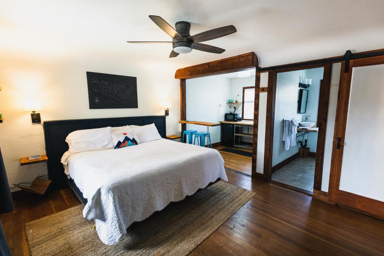 Left Coast Lodge - Pet Friendly Систерс Экстерьер фото