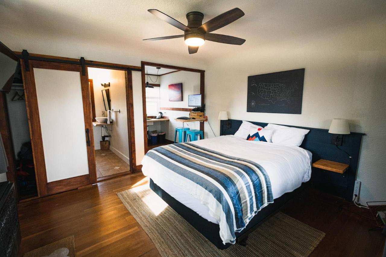 Left Coast Lodge - Pet Friendly Систерс Экстерьер фото