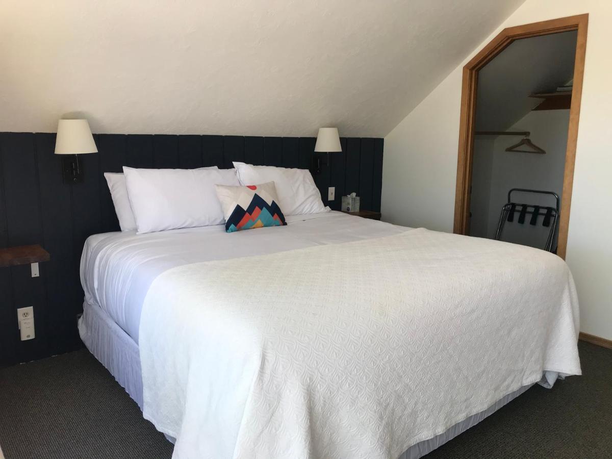 Left Coast Lodge - Pet Friendly Систерс Экстерьер фото