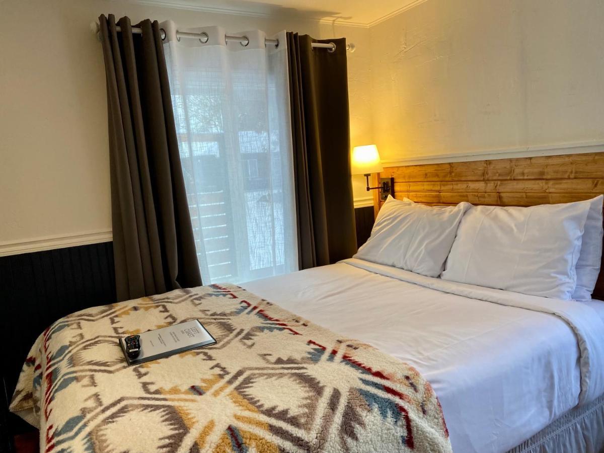 Left Coast Lodge - Pet Friendly Систерс Экстерьер фото